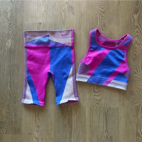 Nike Womens Icon Clash Set Bike Shorts and Top Sports Bra size small and medium - Picture 2 of 10